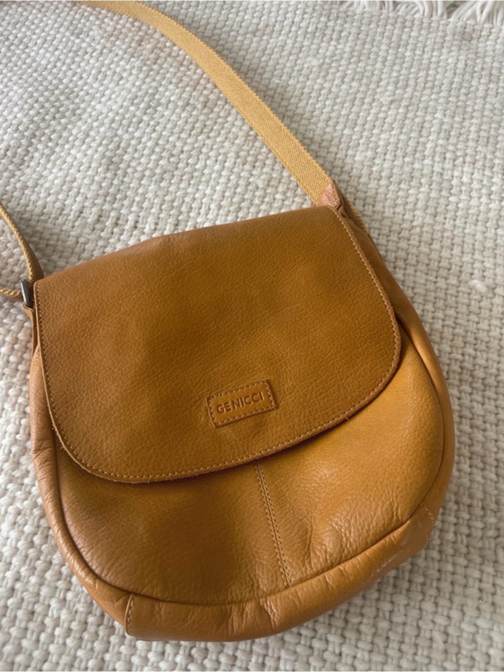 GENICCI Tan Leather Crossbody Bag – Smooth Saddle Flap